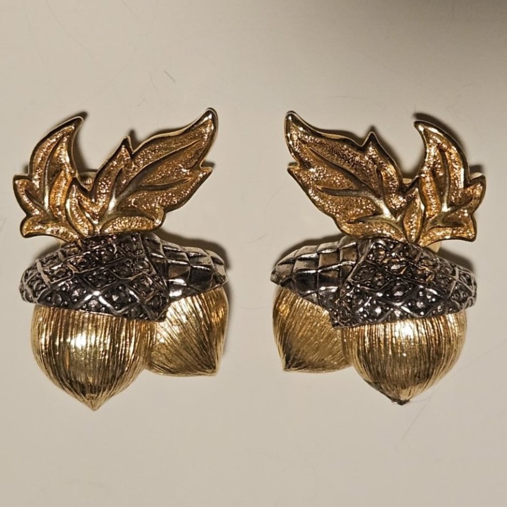 Vintage Avon Clip On Earrings ACORNS = Gold & Silver Tone